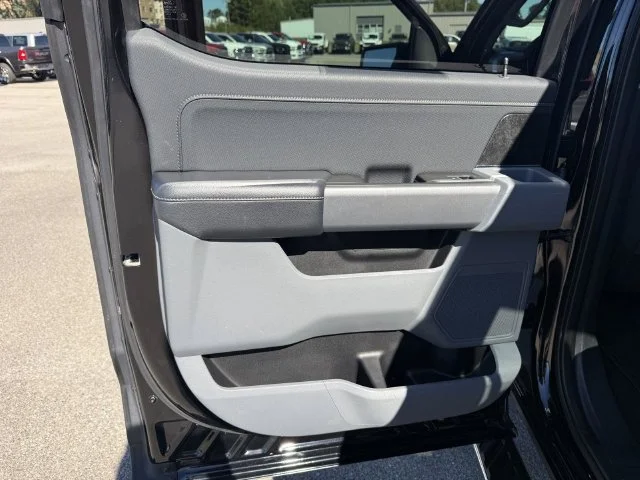 Used 2021 Black Ford XLT image 31