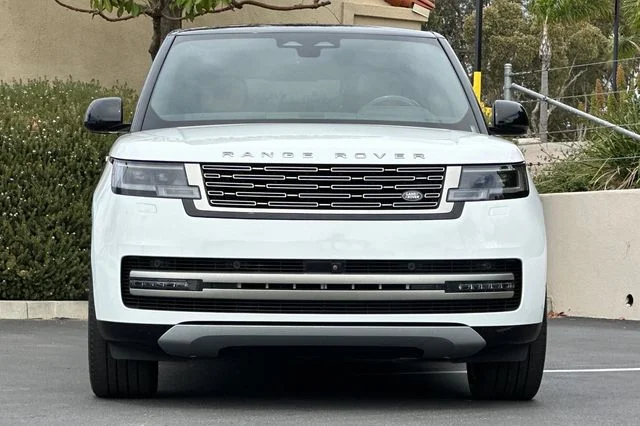 Used 2024 White Land Rover SE image 8