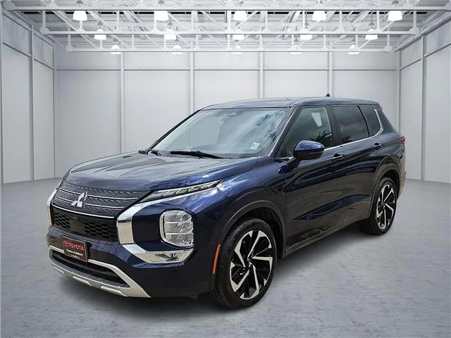 Used 2023 Cosmic Blue Metallic Mitsubishi SE Special Edition image 1