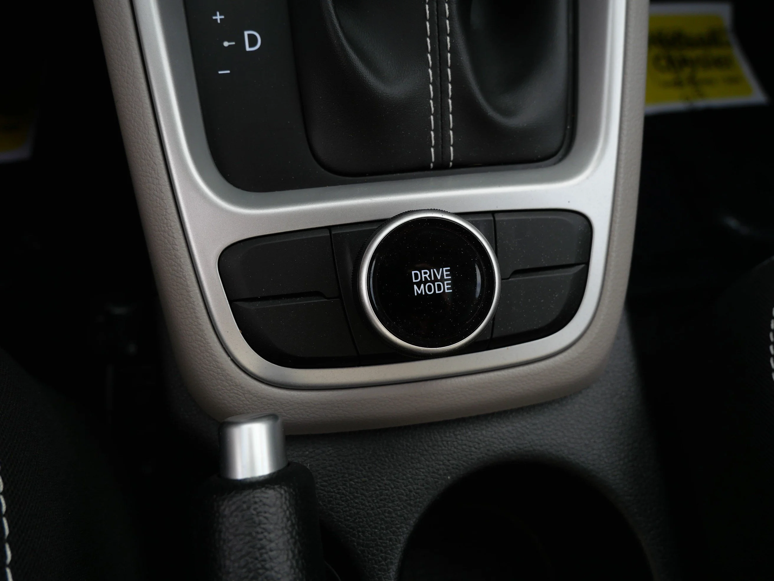 2025 Hyundai Venue SEL - Photo 28