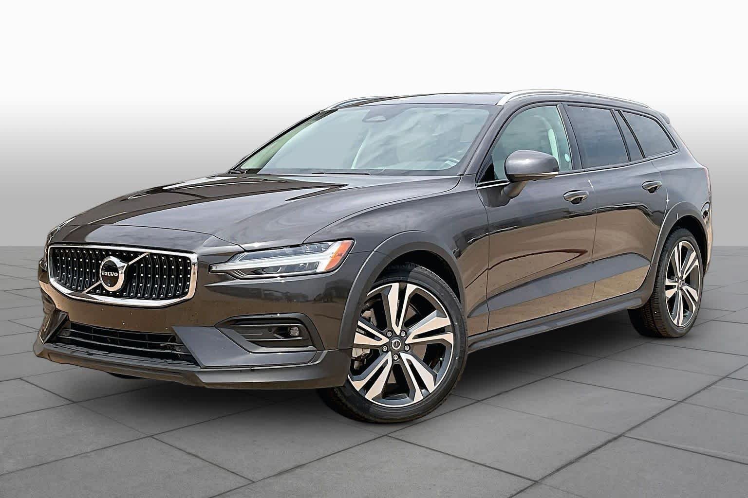 Pre-Owned 2025 Volvo V60 Cross Country Plus