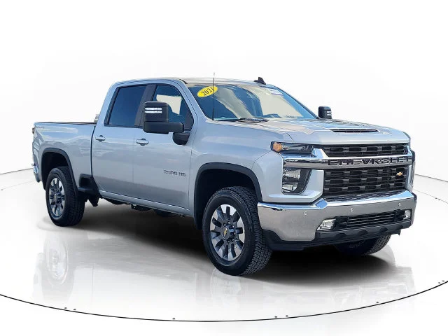 Used 2021 Silver Chevrolet LT image 3