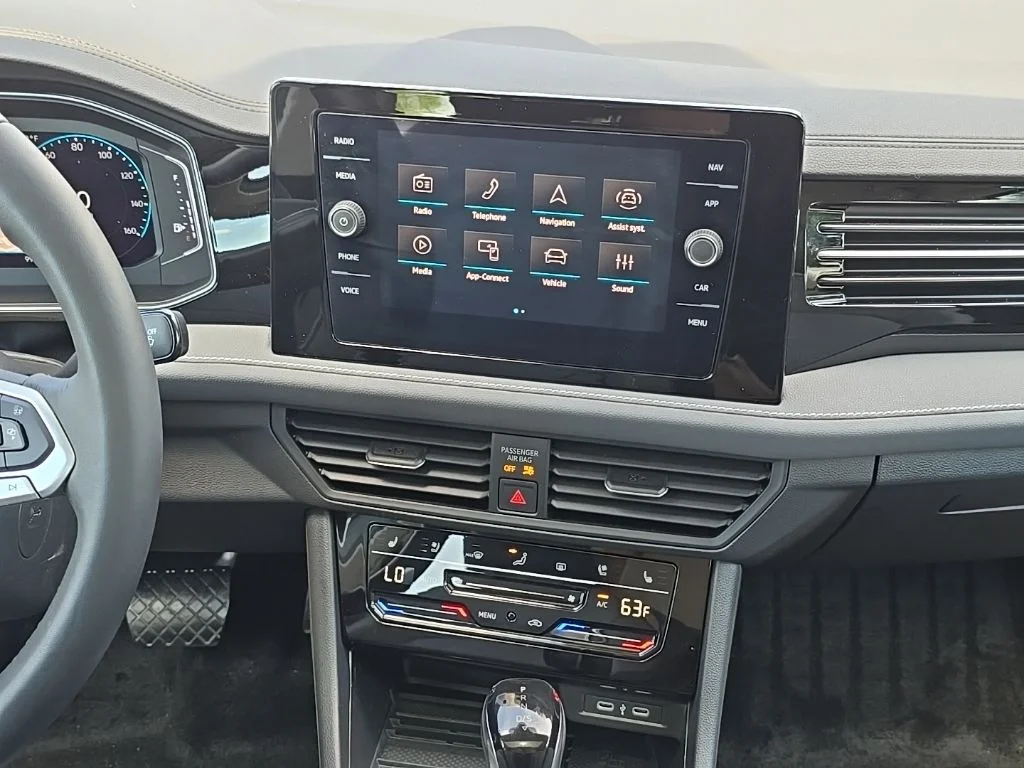2025 Volkswagen Jetta SEL - Photo 14