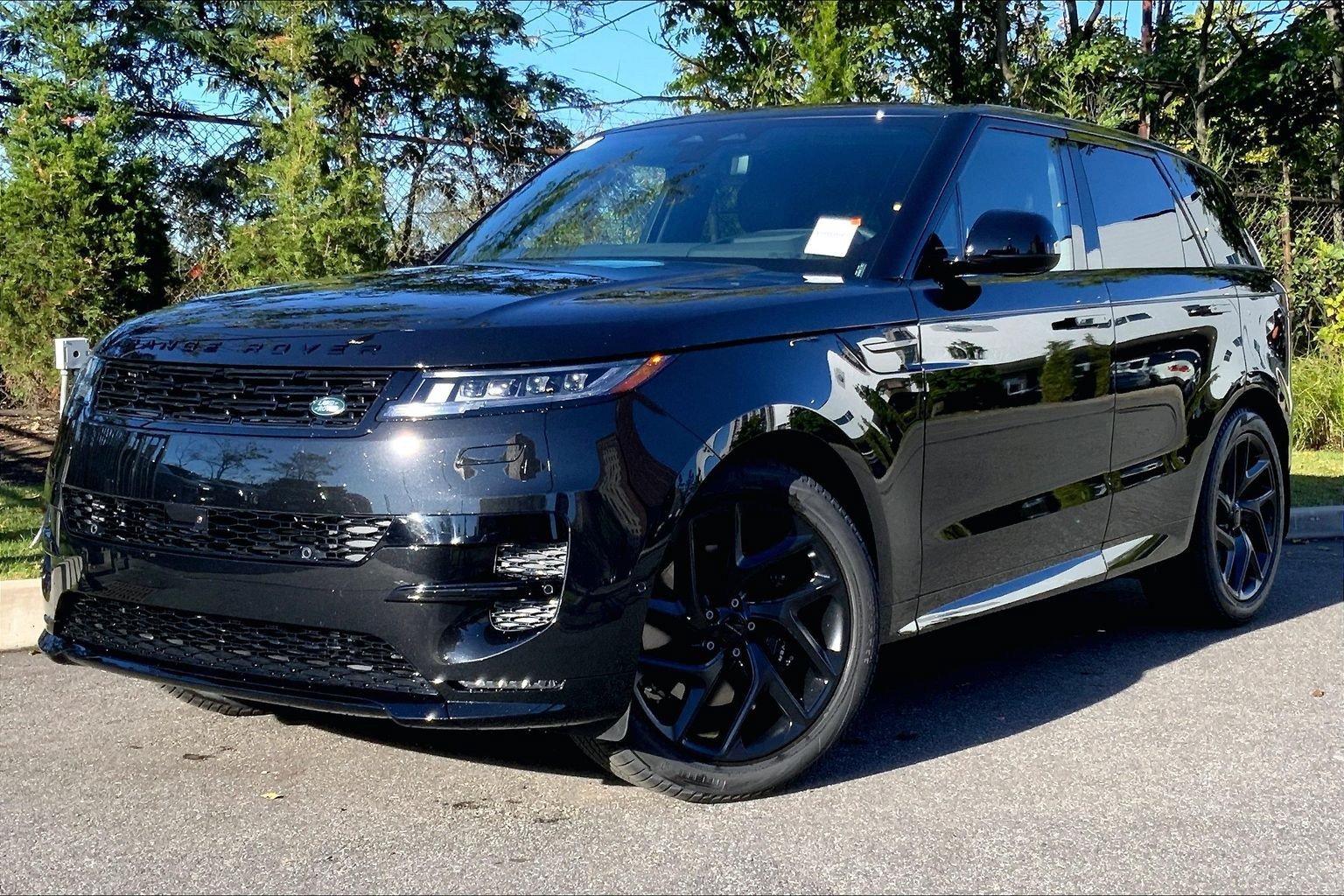 New 2027 Santorini Black Land Rover Dynamic SE P400 image 1