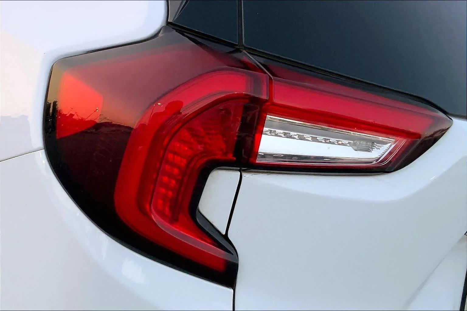 Used 2022 Summit White GMC SLE image 25