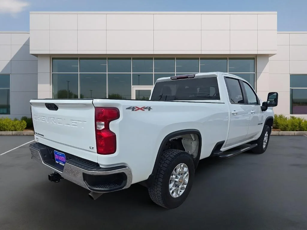 Used 2024 Summit White Chevrolet LT image 7