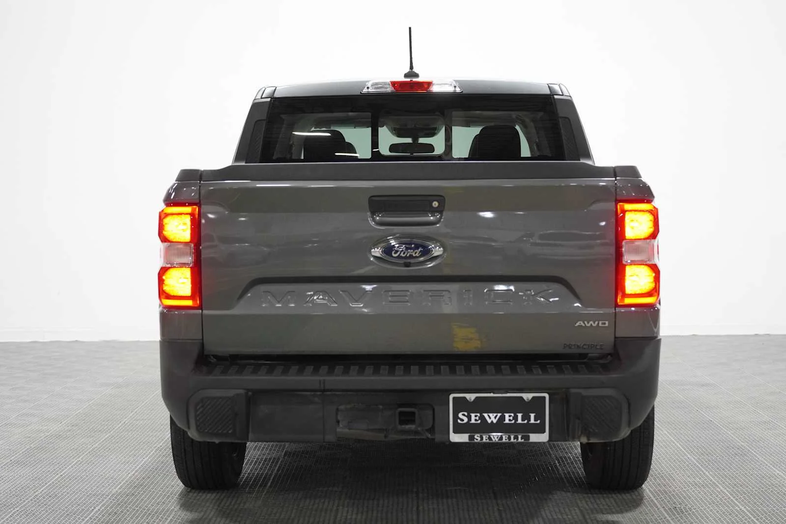 Used 2023 Carbonized Gray Metallic Ford Lariat image 5
