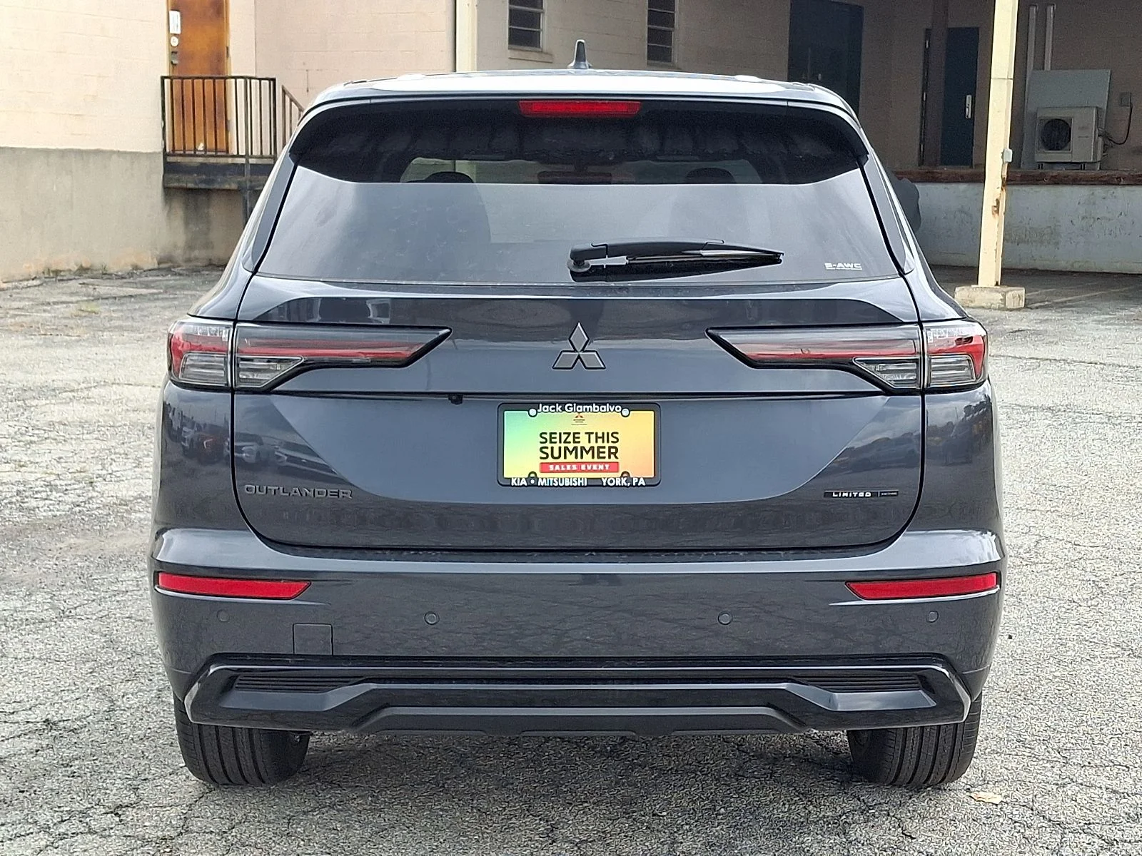New 2026 Gray Mitsubishi LE image 4