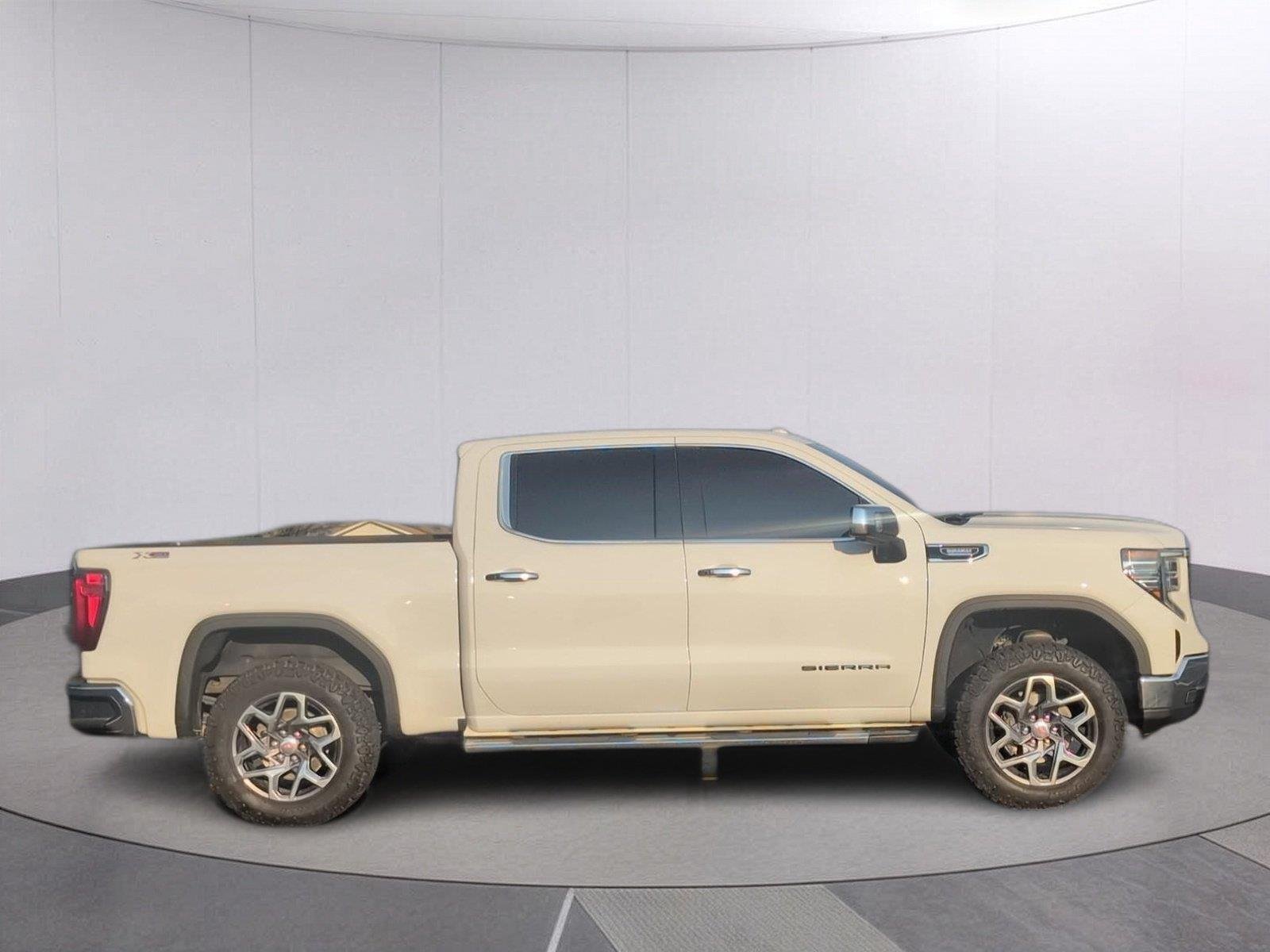Used 2023 SUMMIT WHITE GMC SLT image 8