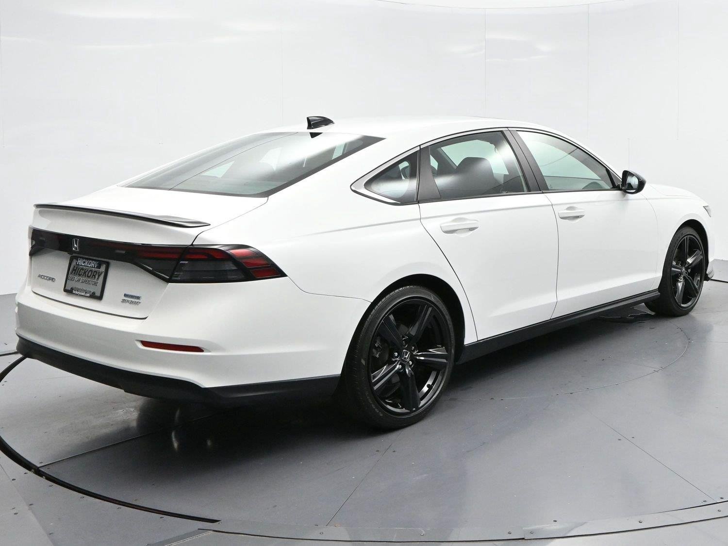 Used 2024 Platinum White Pearl Honda Sport image 3