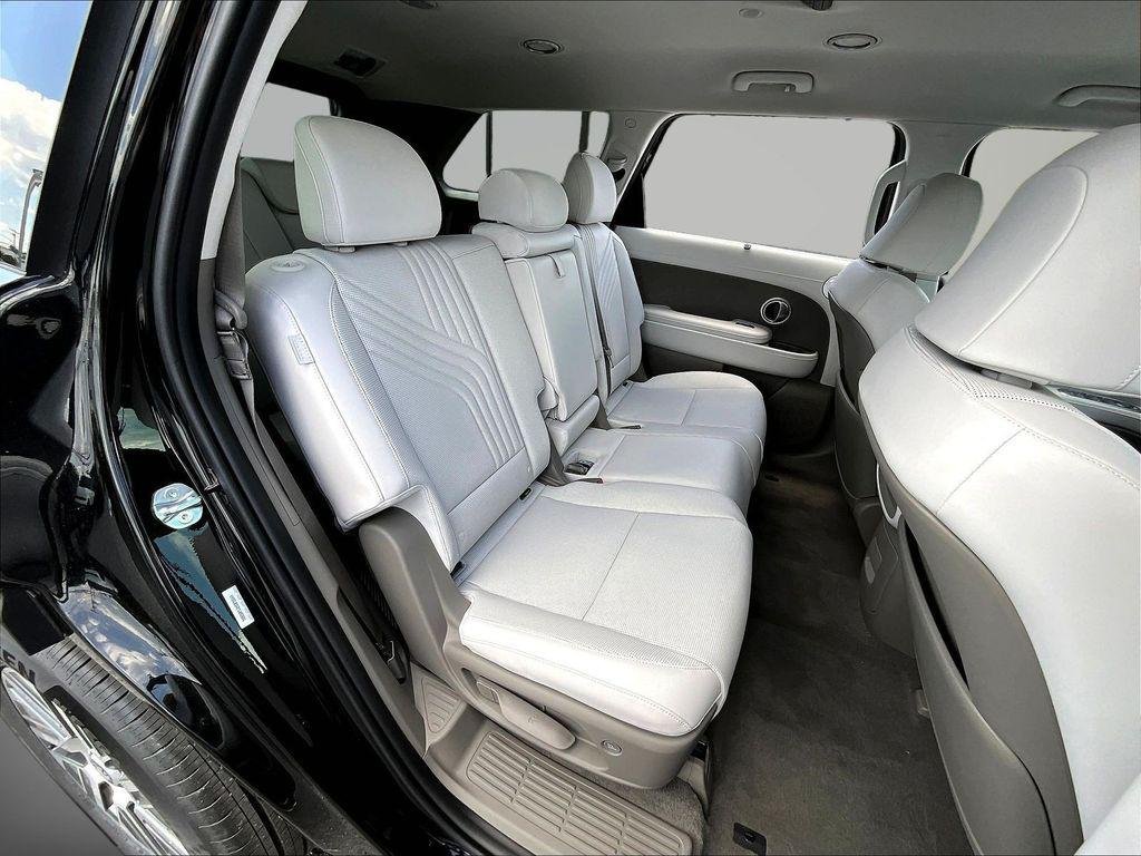 New 2026 Black Hyundai SEL 8P image 9