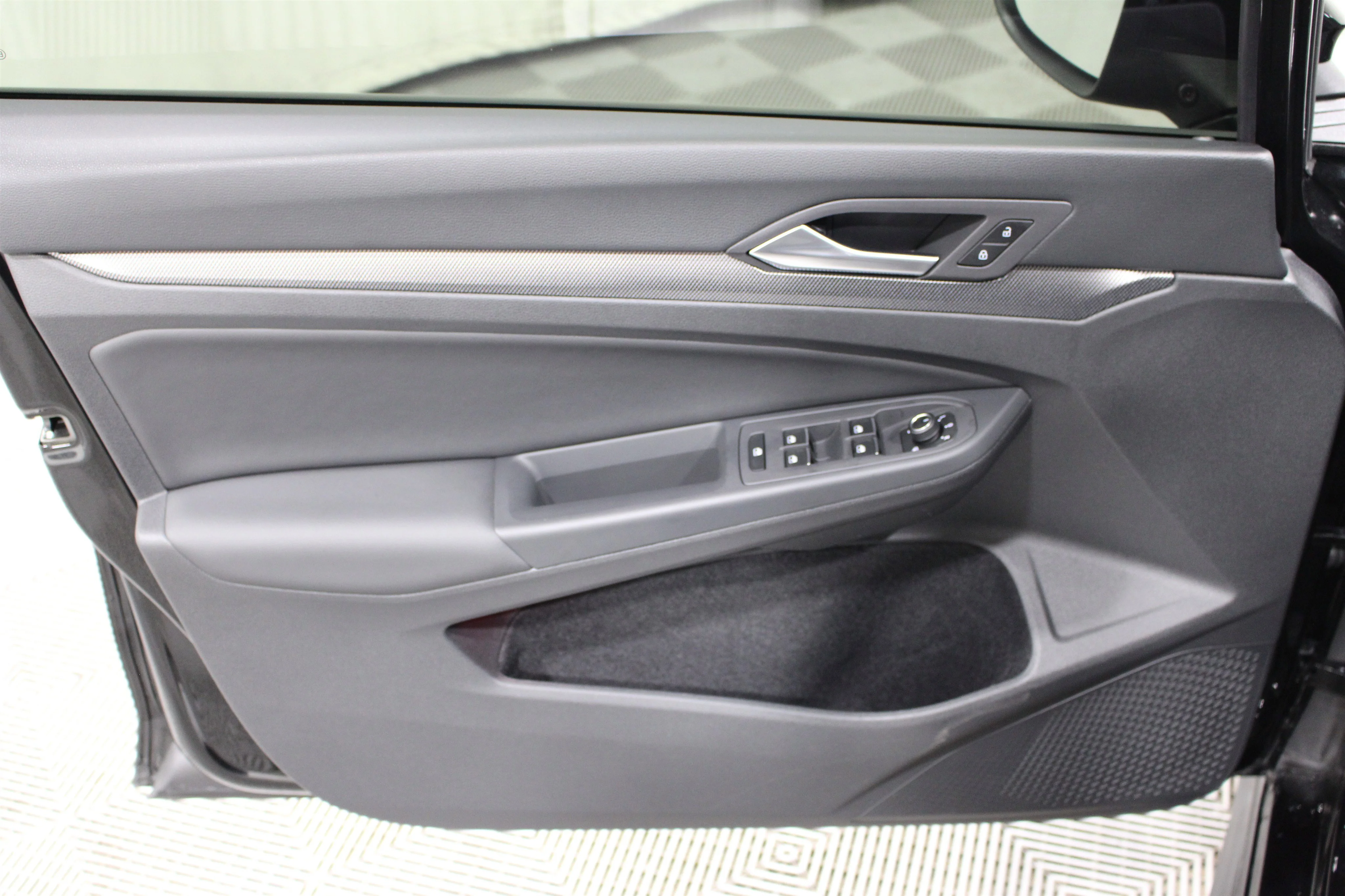2025 Volkswagen Golf GTI SE - Photo 7