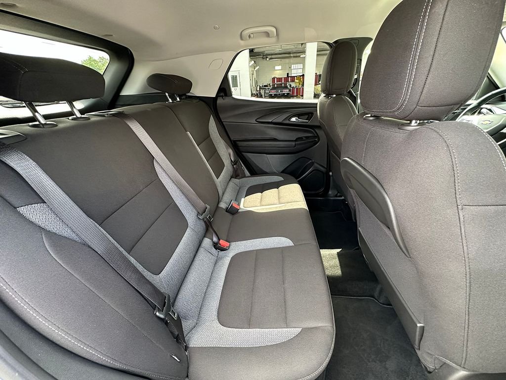 Used 2025 White Chevrolet LT image 22