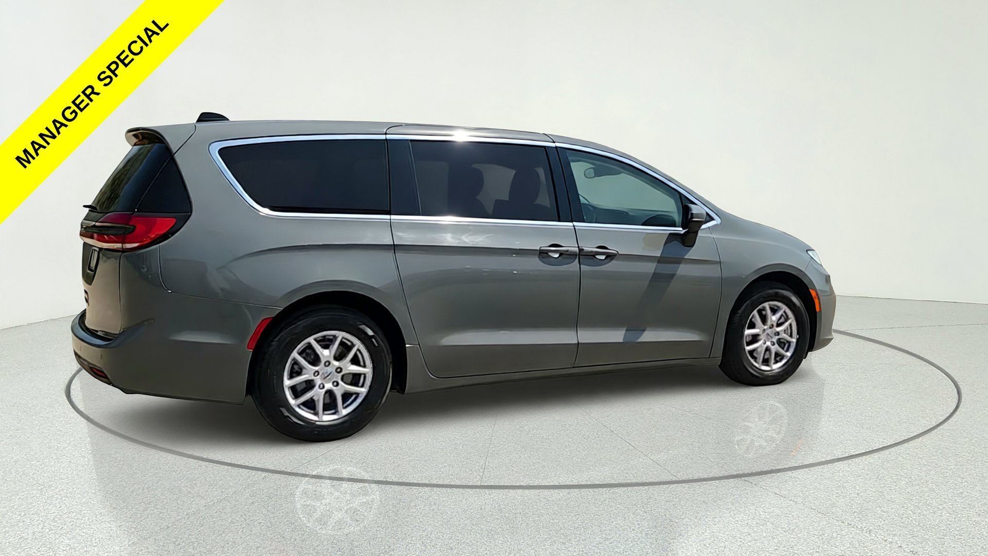 Used 2023 Gray Chrysler Touring L image 8