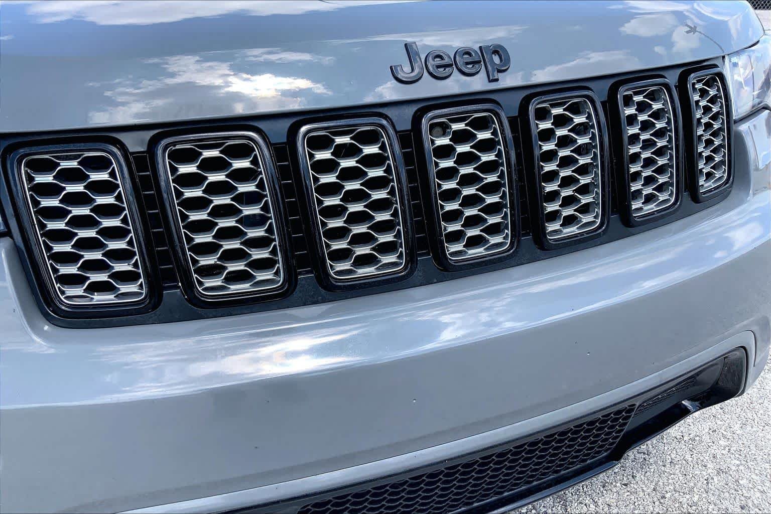 Used 2022 Sting-Gray Clearcoat Jeep Laredo X image 29