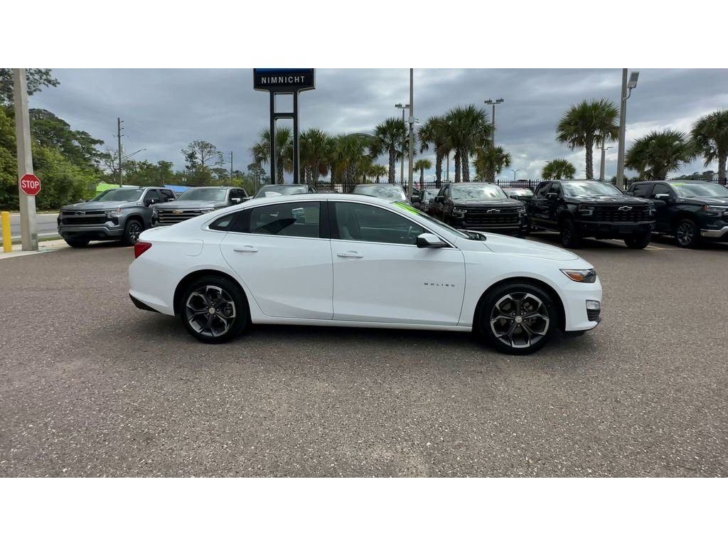 Used 2024 Summit White Chevrolet 1LT image 9