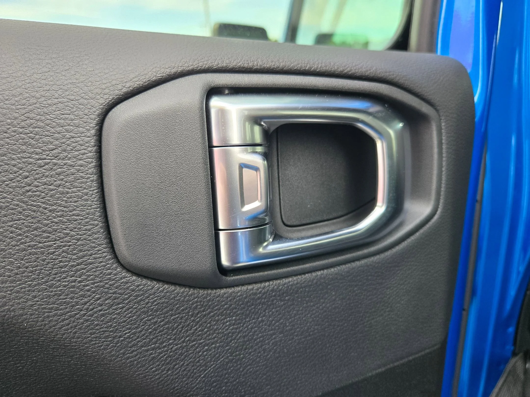 New 2026 Hydro Blue Pearlcoat Jeep Sahara image 24