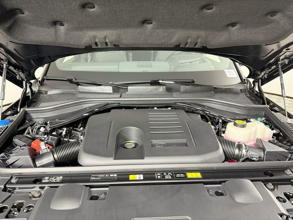 New 2027 Santorini Black Land Rover Dynamic SE P400 image 32