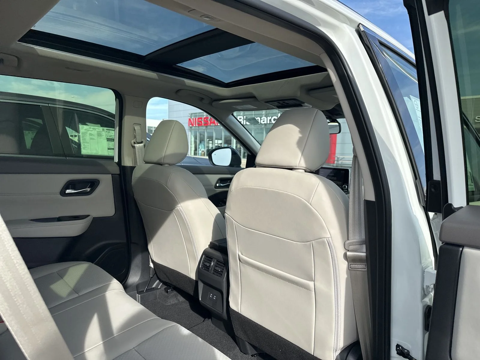 New 2026 Everest White Pearl TriCoat Nissan Dark Armor™ image 27