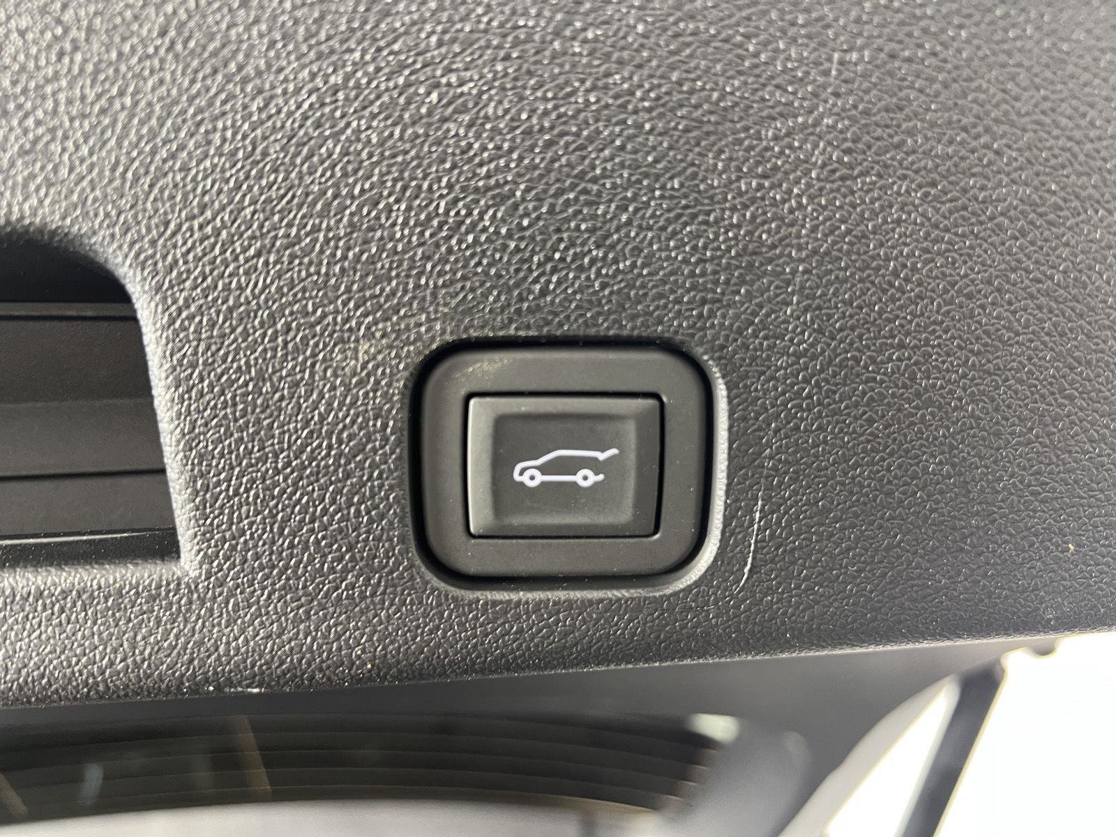 Used 2026 Summit White Chevrolet AWD LT image 23