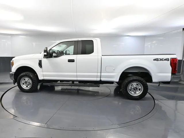 Used 2019 White Ford XL image 9
