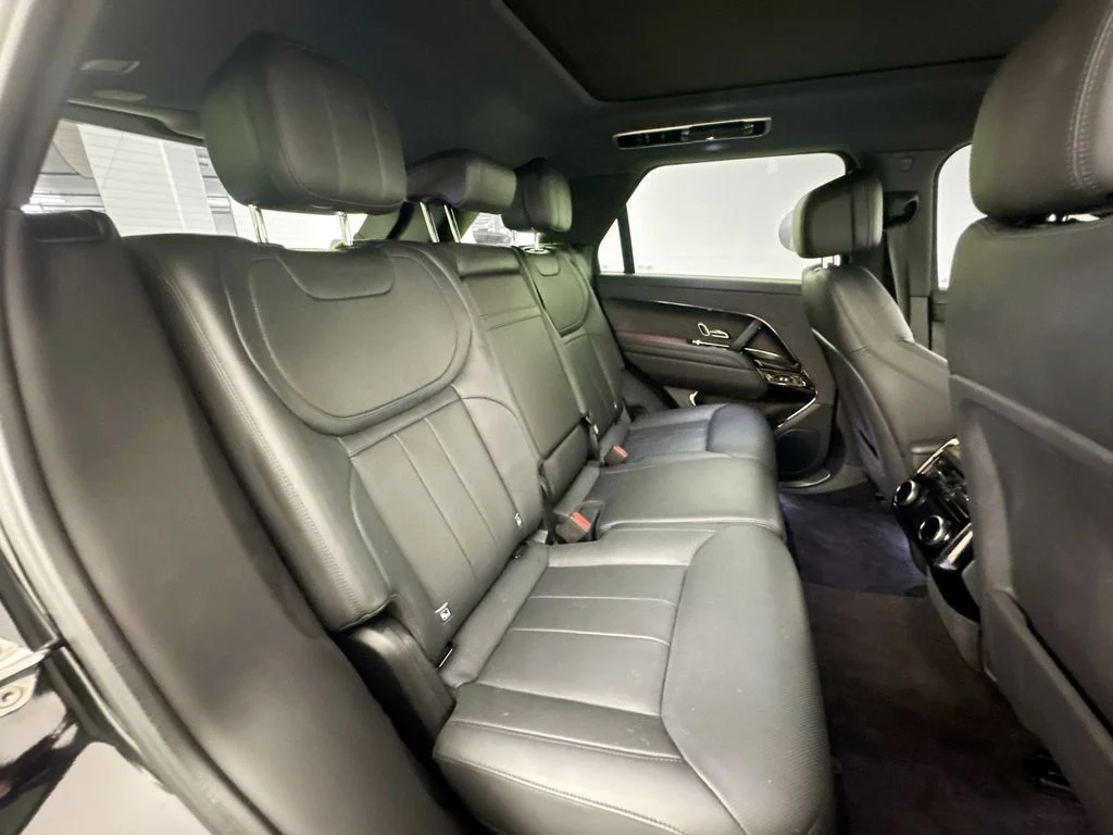 Used 2023 Black Land Rover SE Dynamic image 28