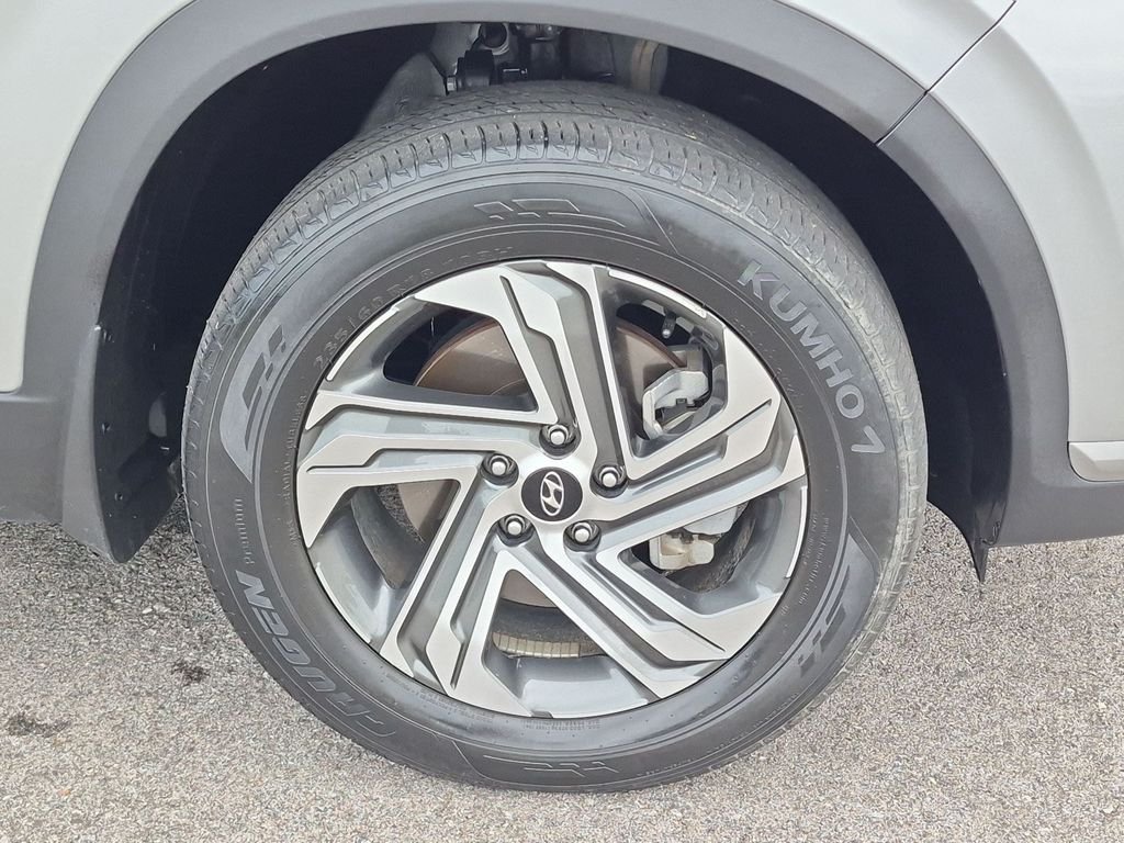 Used 2023 Silver Hyundai SEL image 9