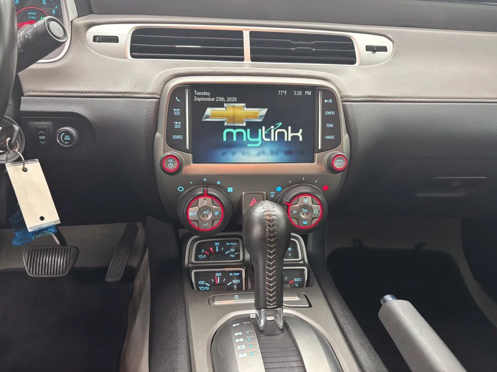 Used 2015 White Chevrolet 2LT image 4
