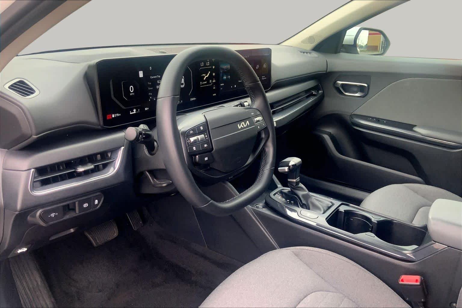 Used 2025 Snow White Pearl Kia EX image 16