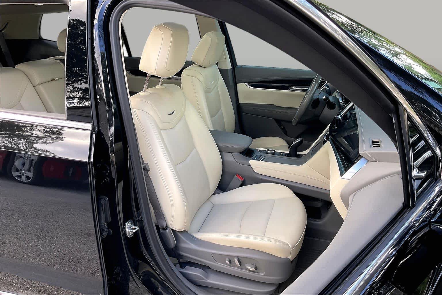 Pre-Owned 2024 Cadillac XT6 FWD Premium Luxury