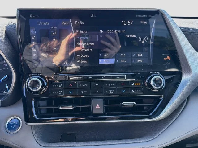 Used 2020  Toyota Platinum image 18