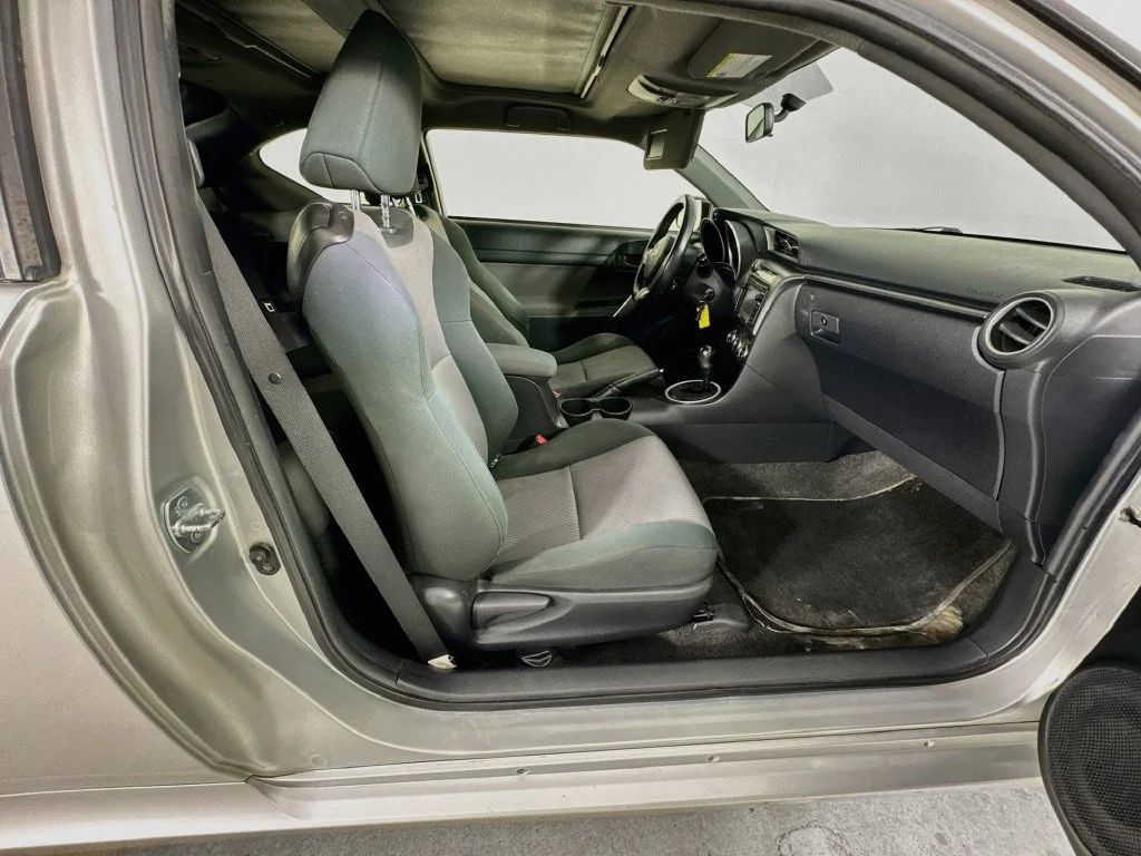 Used 2014 Classic Silver Metallic Scion Base image 31