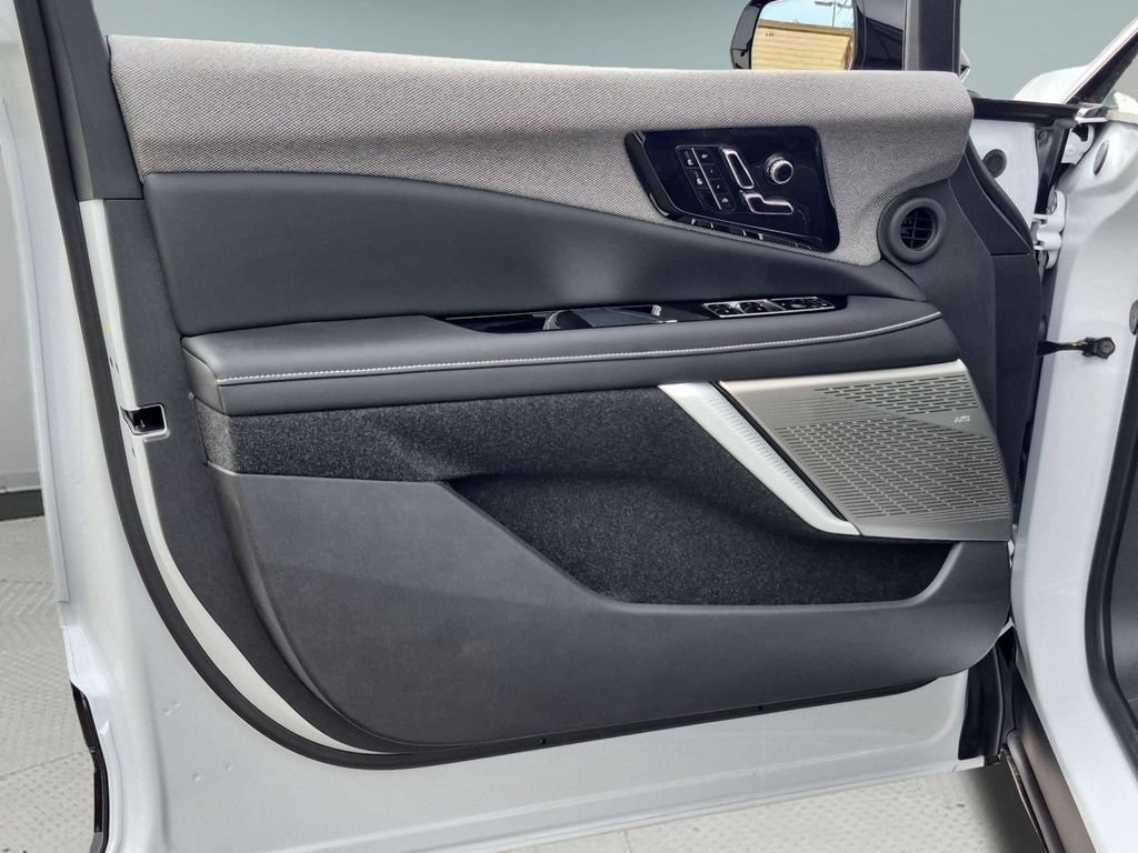 2027 Cadillac OPTIQ Luxury - Photo 21
