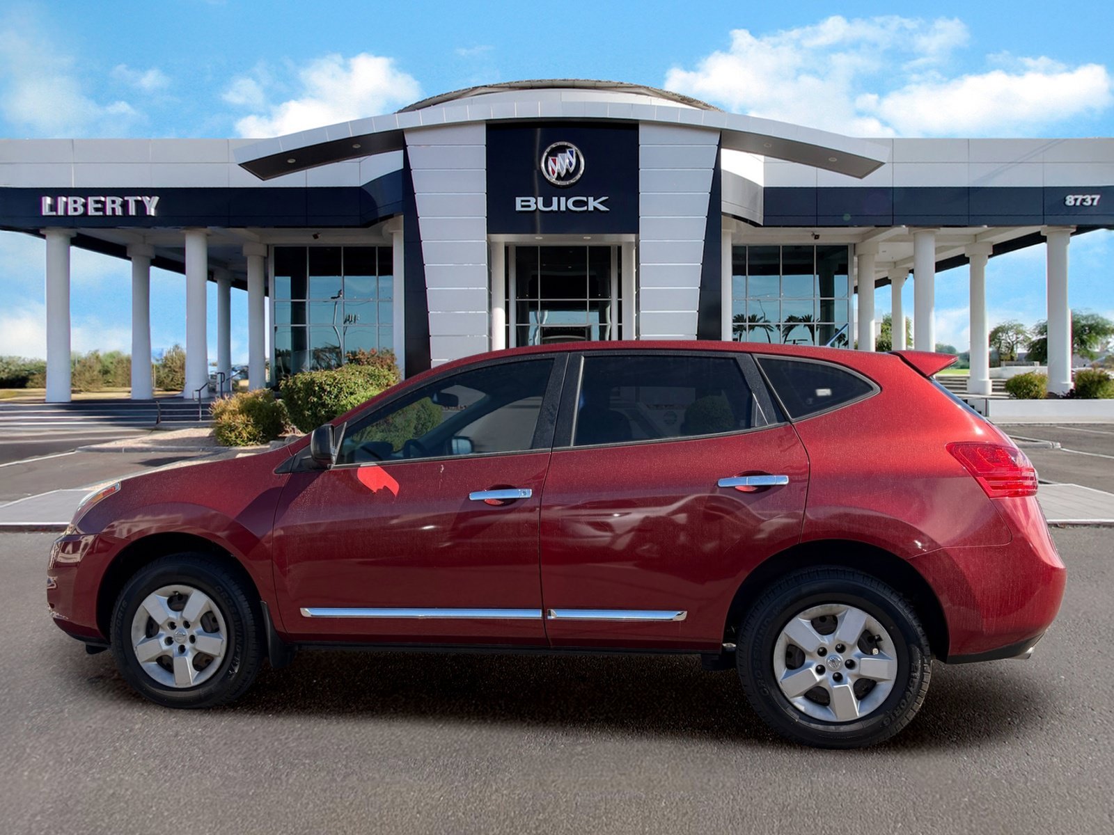 Used 2013 Red Nissan S image 7