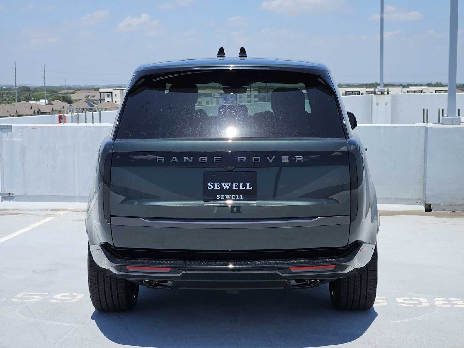 New 2026 Belgravia Green LAND ROVER SE image 6
