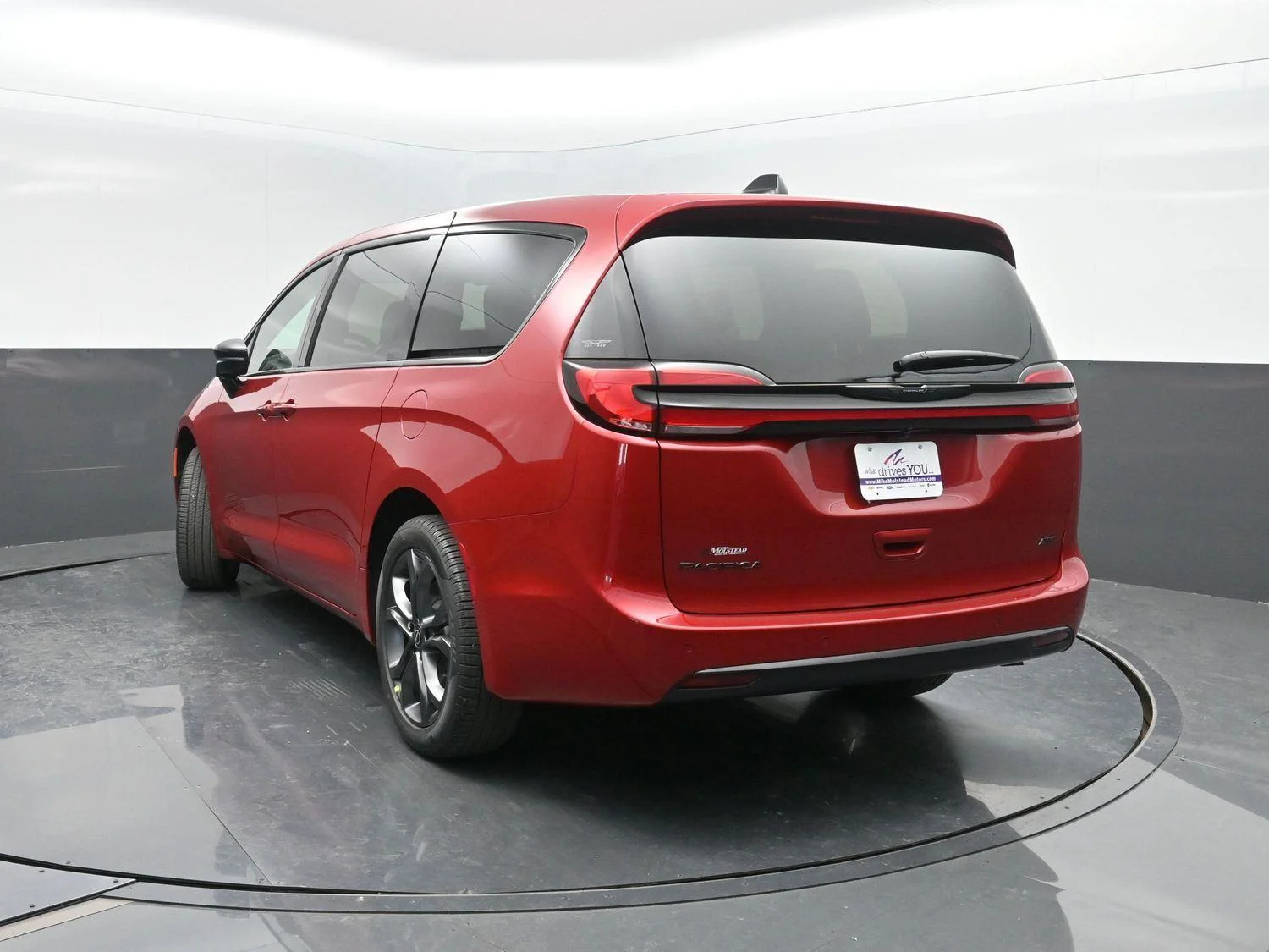 New 2026 Red Hot Pearl-Coat Exterior Paint Chrysler Select image 42