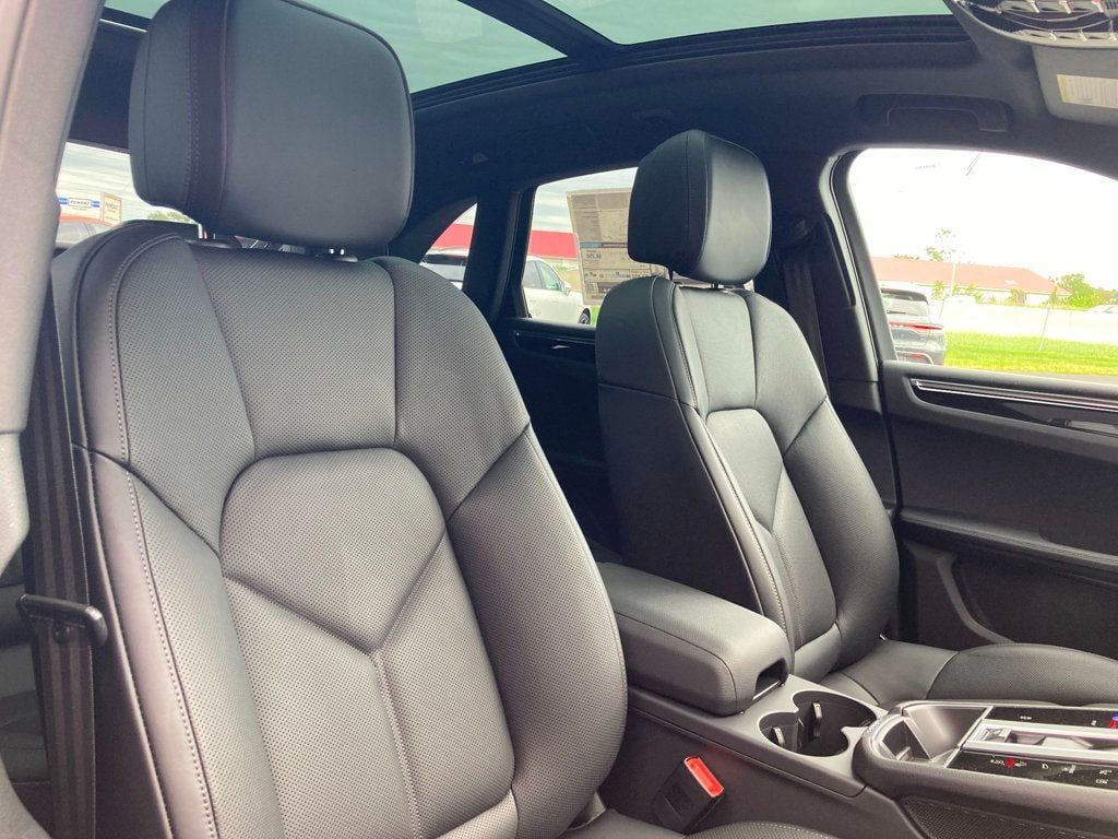 2026 Porsche Macan - Photo 20