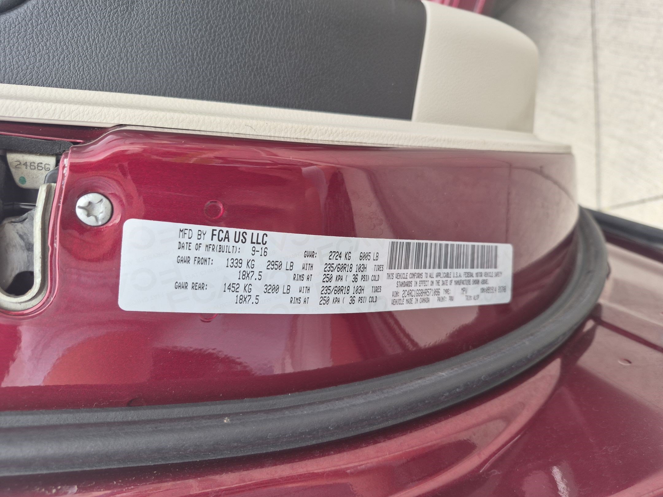 Used 2017 Velvet Red Pearlcoat Chrysler Limited image 32