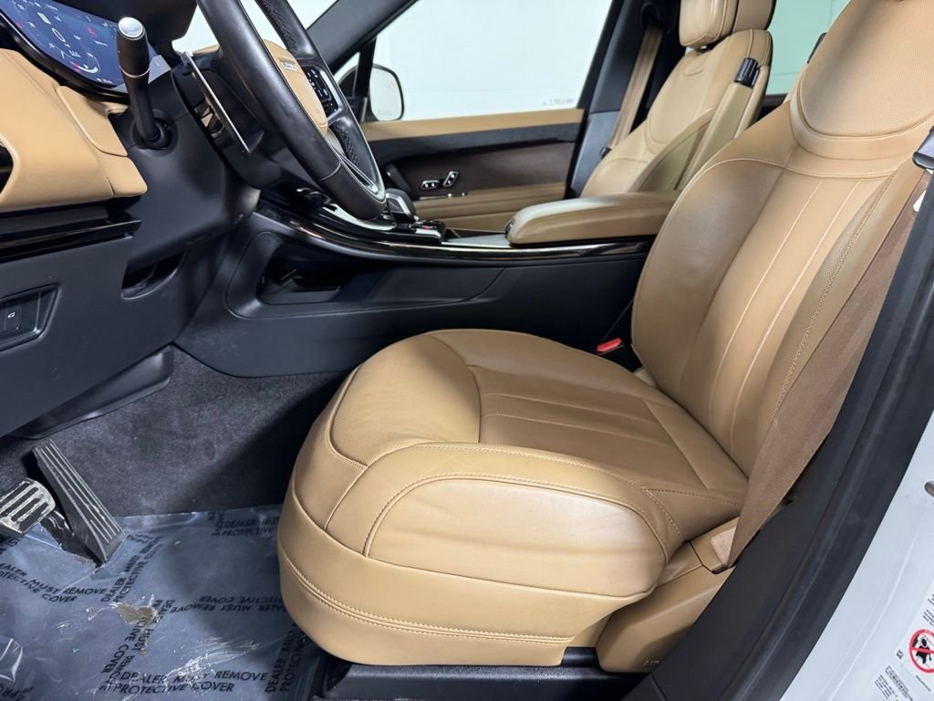 Used 2024 Fuji White Land Rover SE image 15