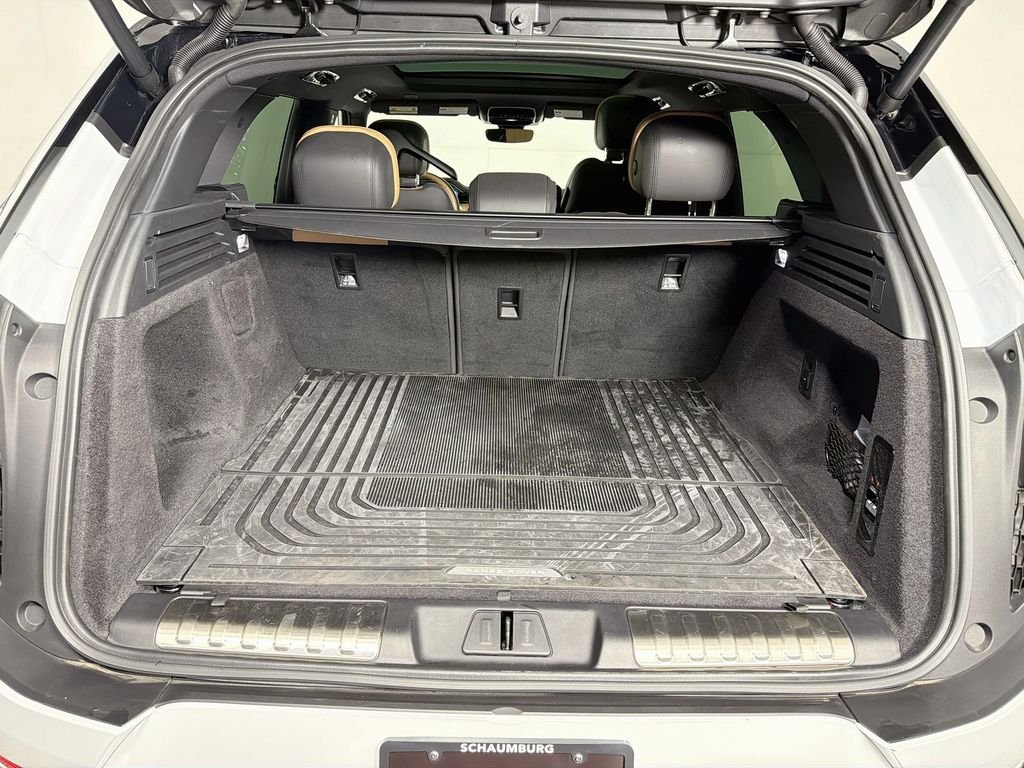 Used 2025 White Land Rover Dynamic SE image 28