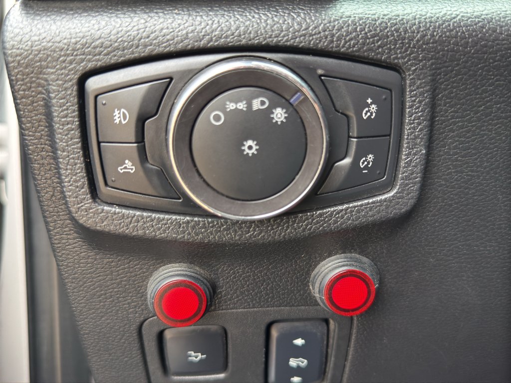 Used 2018 White Platinum Metallic Tri-Coat Ford LARIAT image 22
