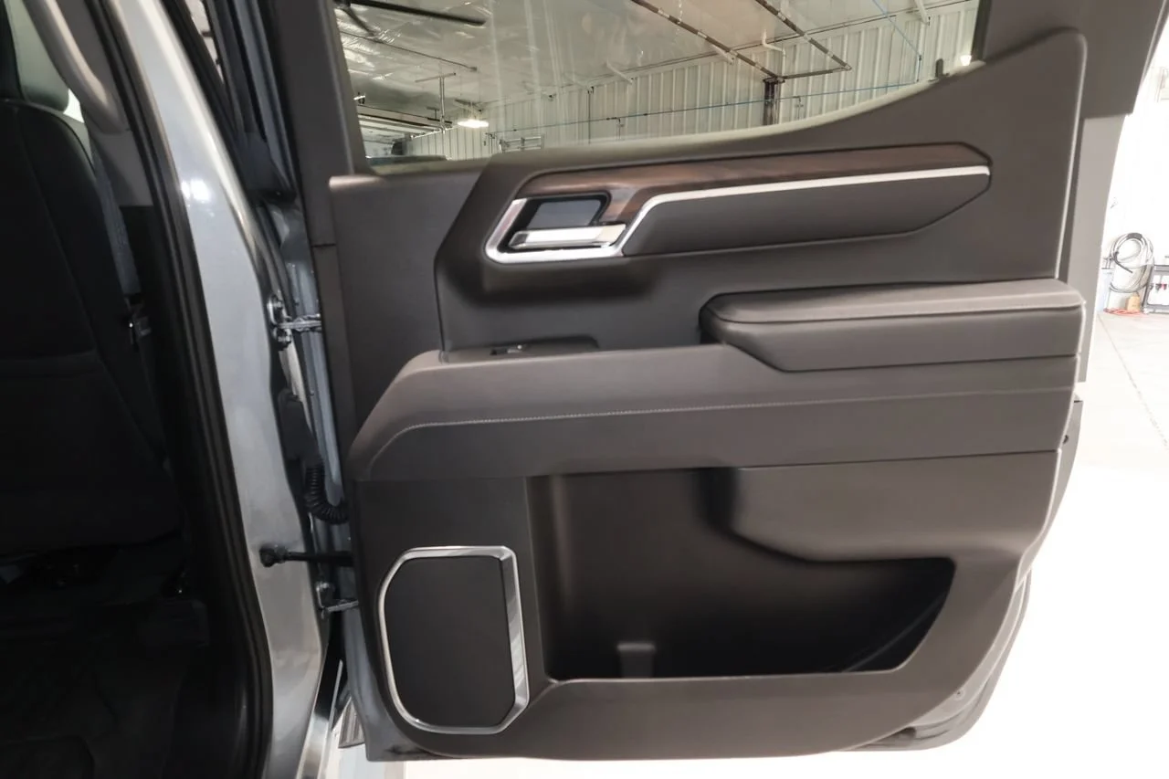 Used 2025 Sterling Metallic GMC SLT image 21