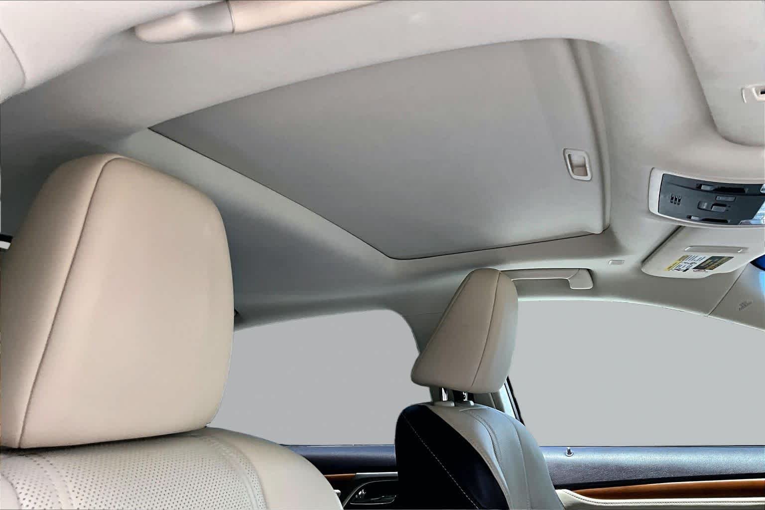 Used 2018 Eminent White Pearl Lexus  image 14