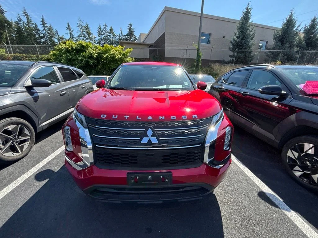Used 2022 Red Mitsubishi ES image 2