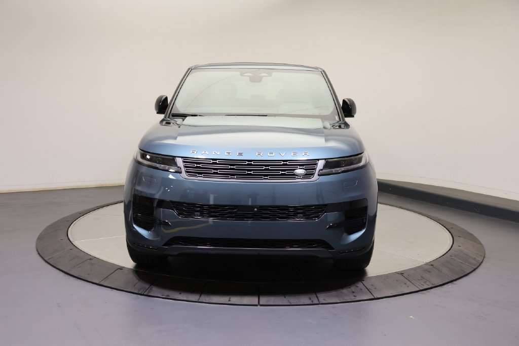Used 2025 Giola Green Metallic Land Rover SE image 8