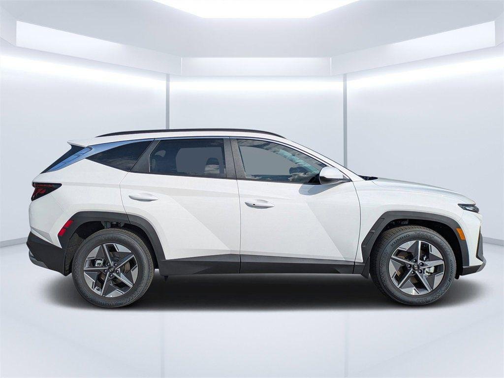 New 2026 White Hyundai SEL FWD image 2