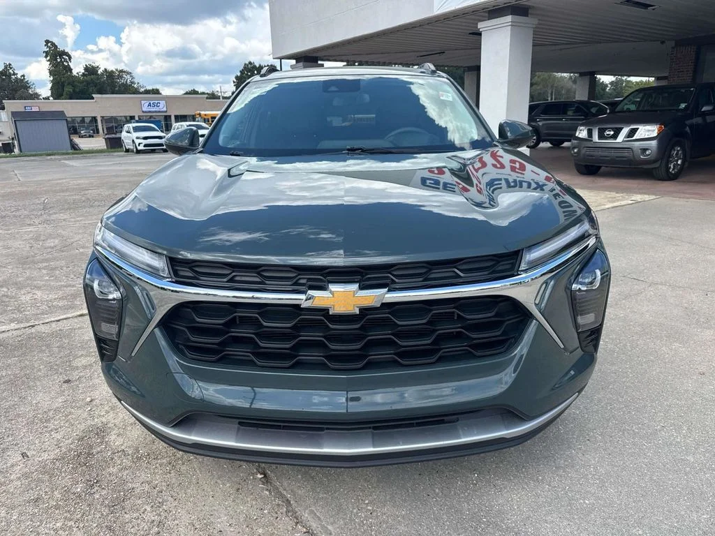 Used 2025 Gray Chevrolet LT image 7