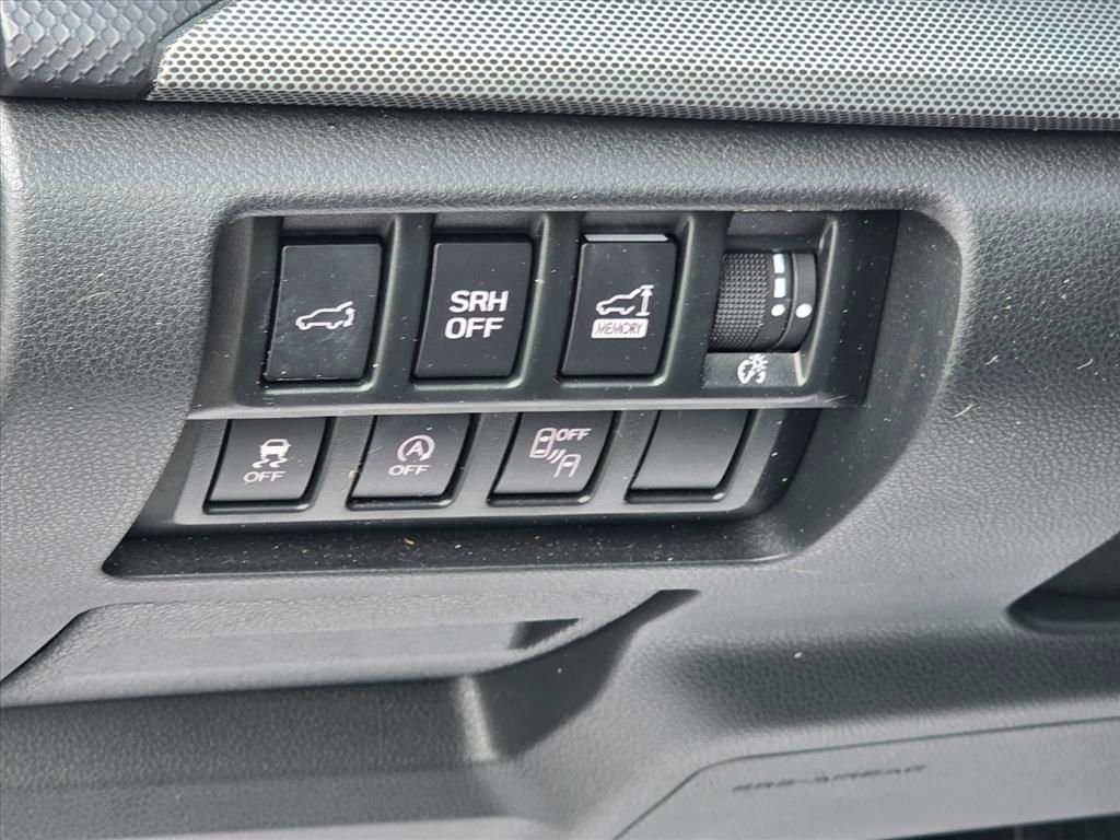 Used 2019 Silver Subaru Limited image 9