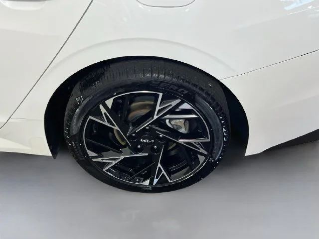Used 2025 Snow White Pearl Kia GT-Line image 22