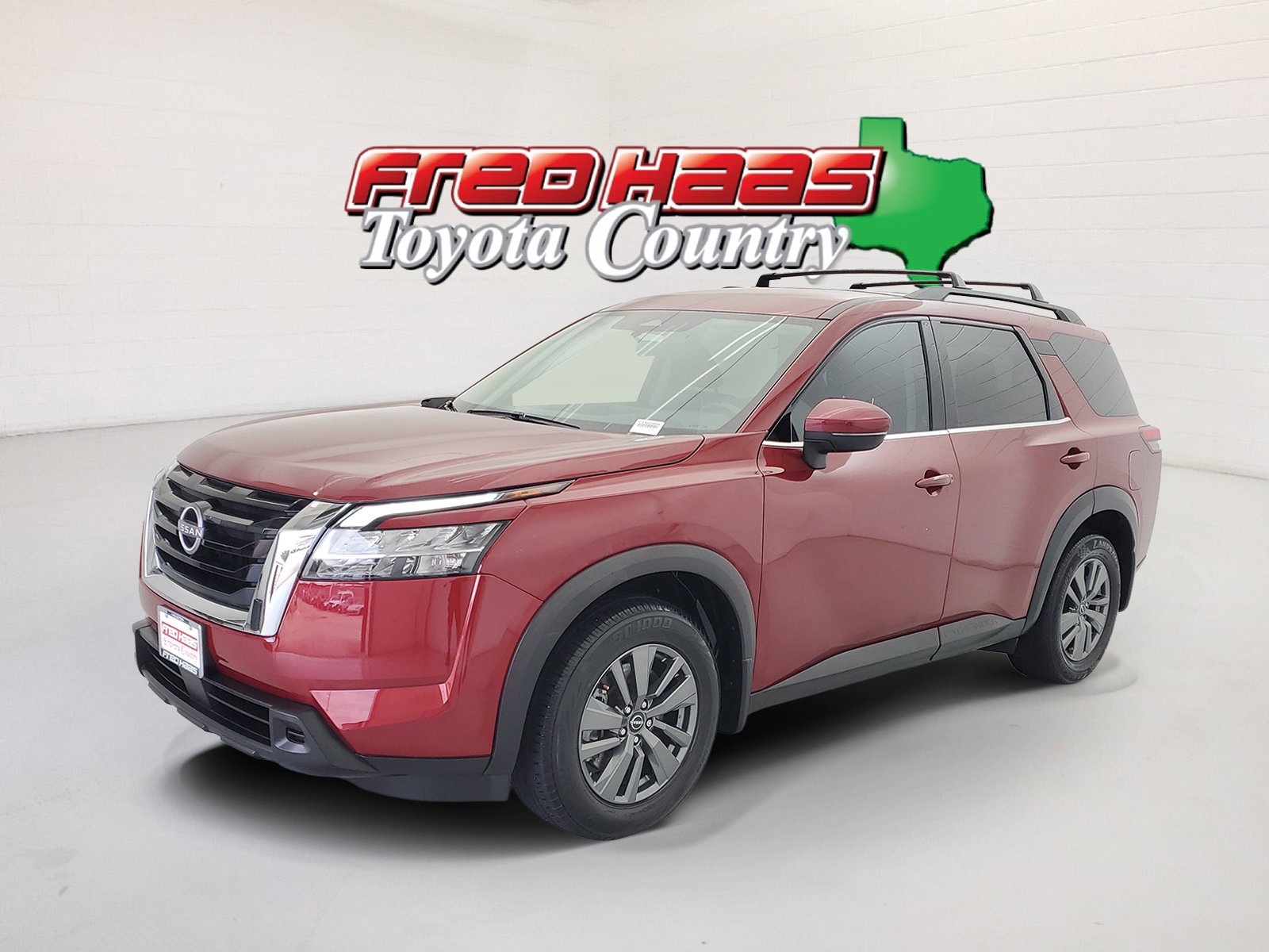 2022 Nissan Pathfinder SV 2WD's photo